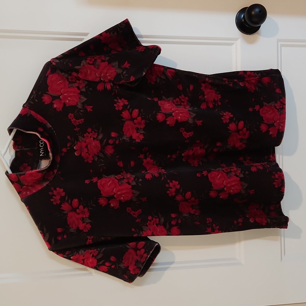 NY&CO Vintage Velour Rose Top